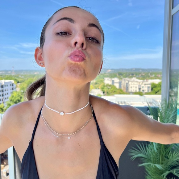 Meet your Posher, Alexis - Picture 2 of 3